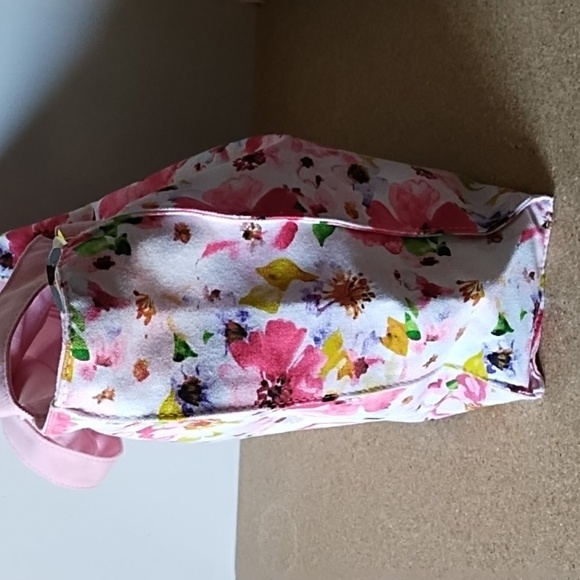 Robin Ruth Chicago Pink Watercolor Floral Medium Bag - Picture 4 of 10